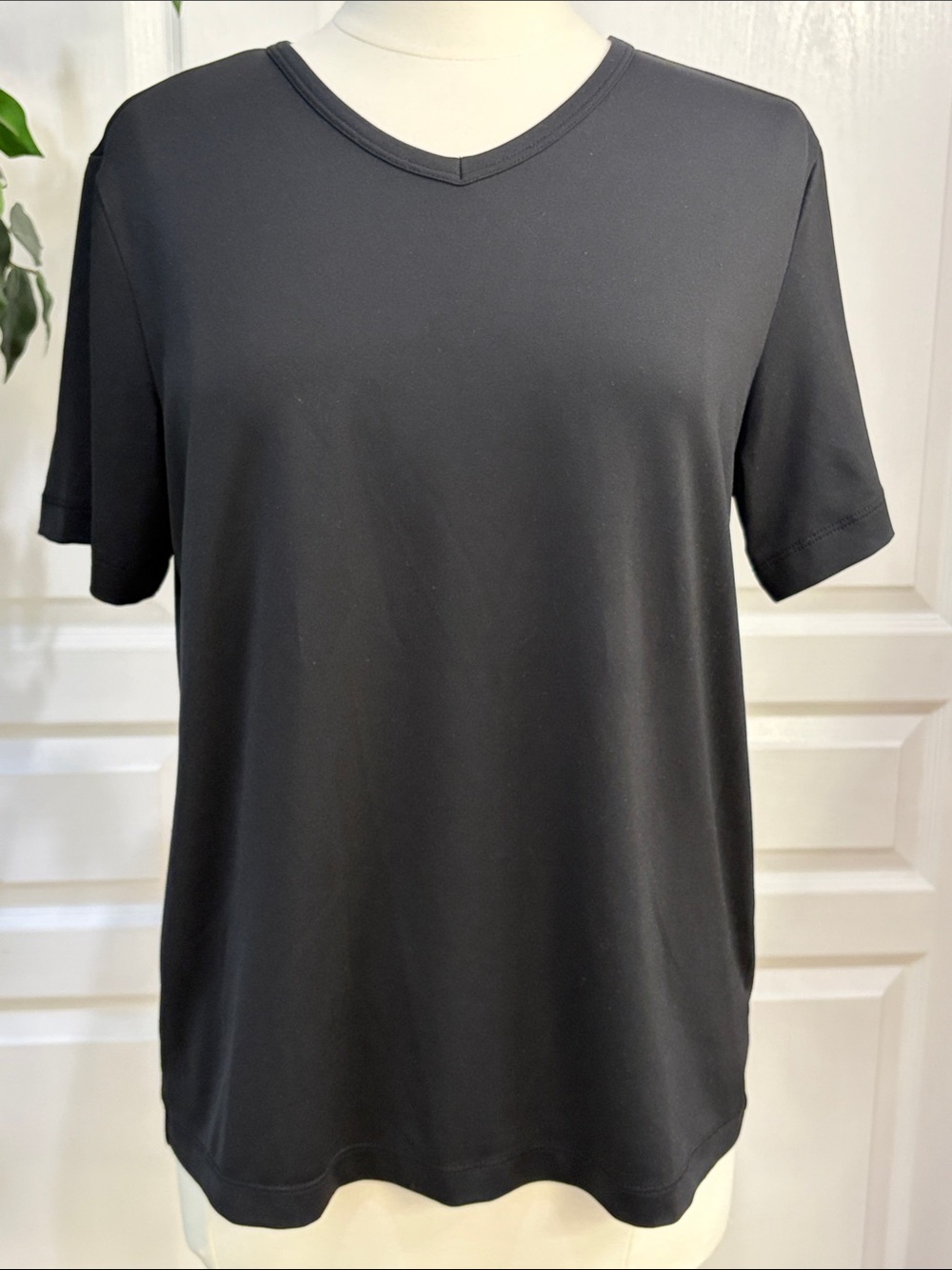 👚Susan Graver Essentials Butterknit V-neck Short Sleeve Top ~ Black